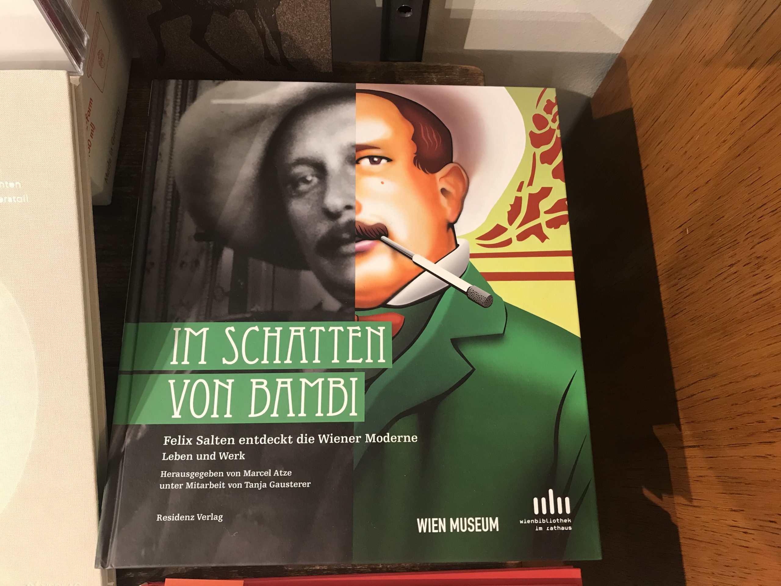 5271-buecher-im-schatten-von-bambi-von-marcel-atze-und-tanja-gausterer