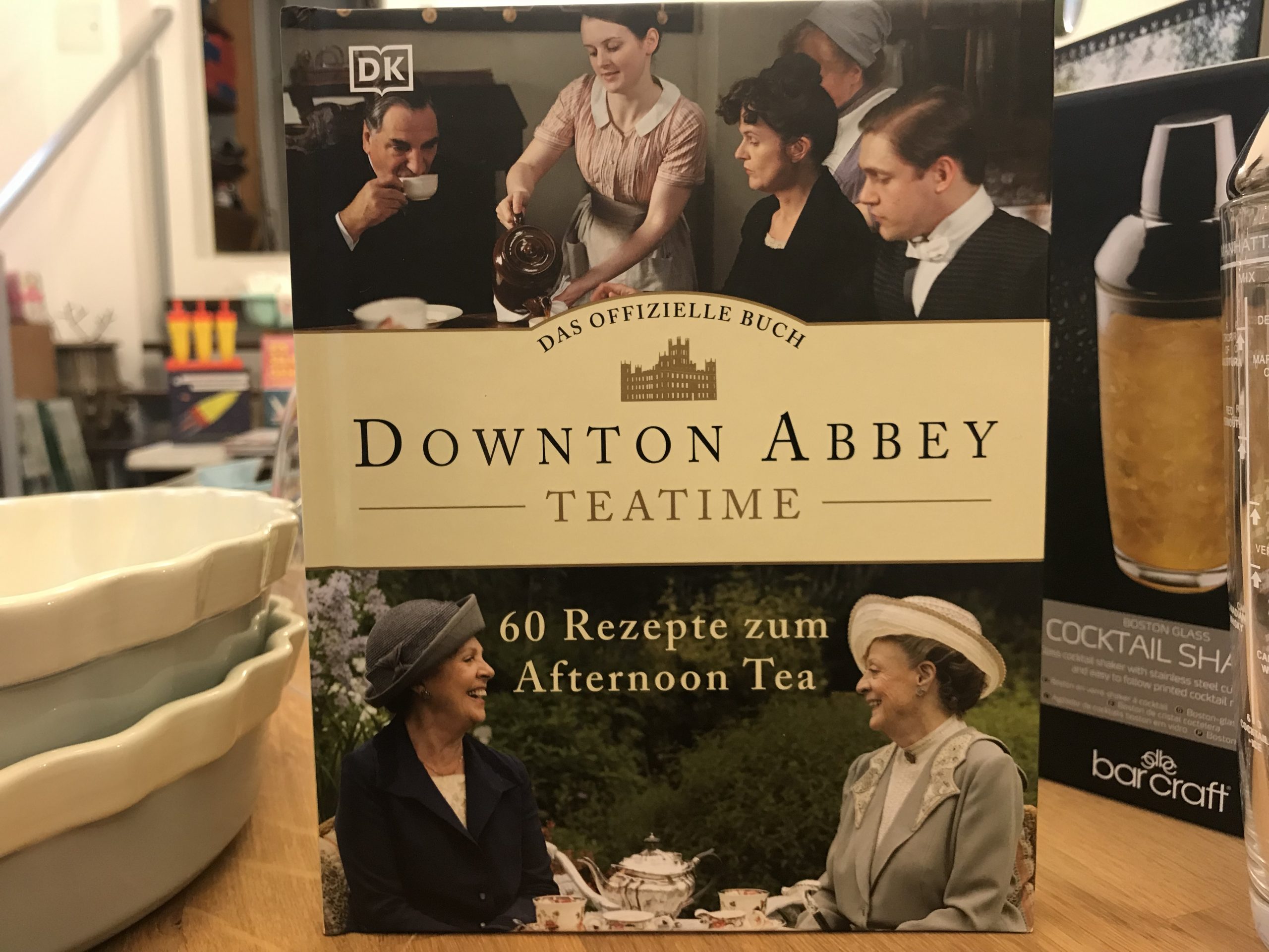 5684-buecher-downton-abbey-teatime
