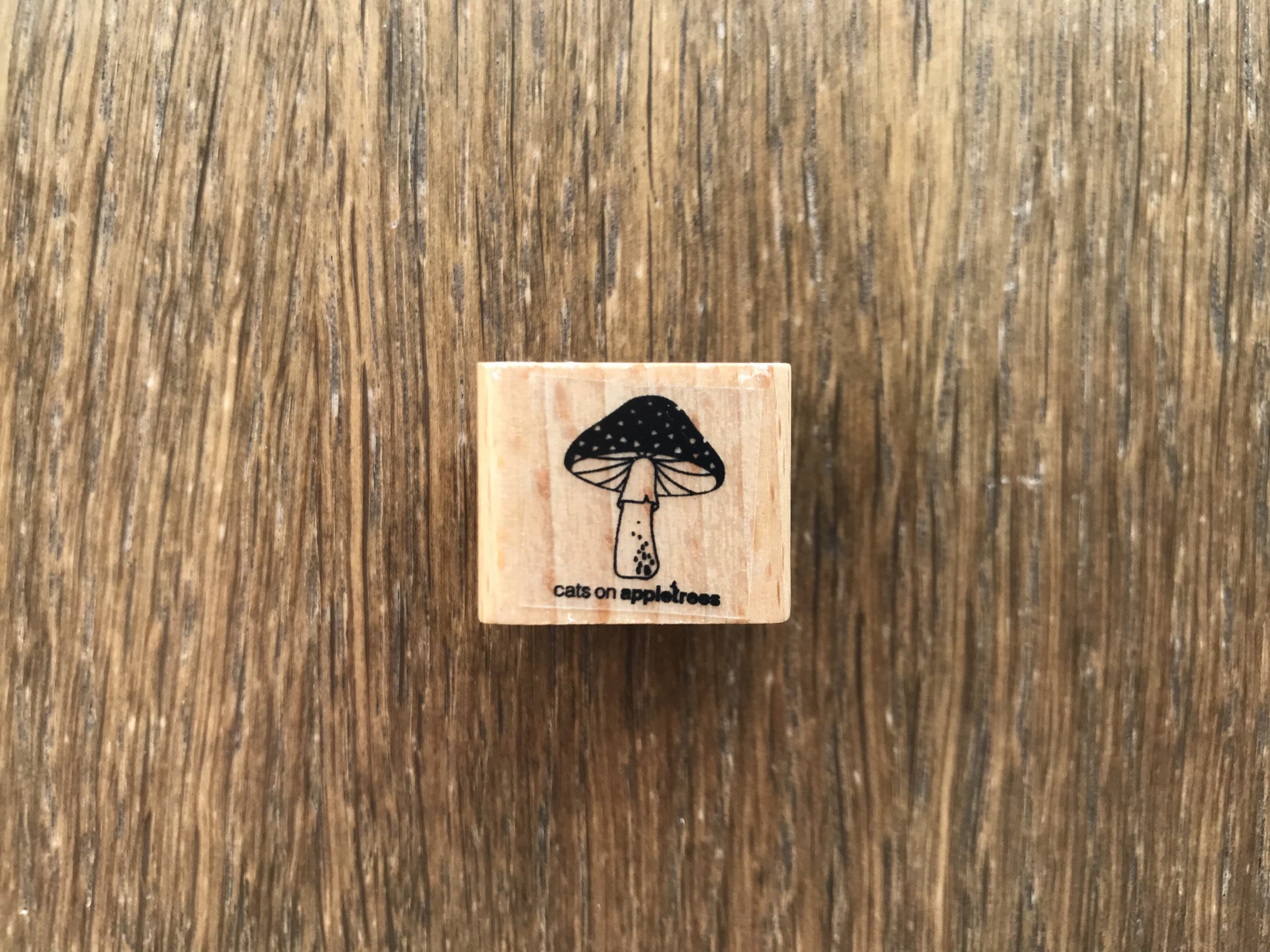 6263-stempel-cats-on-appletrees-fliegenpilz