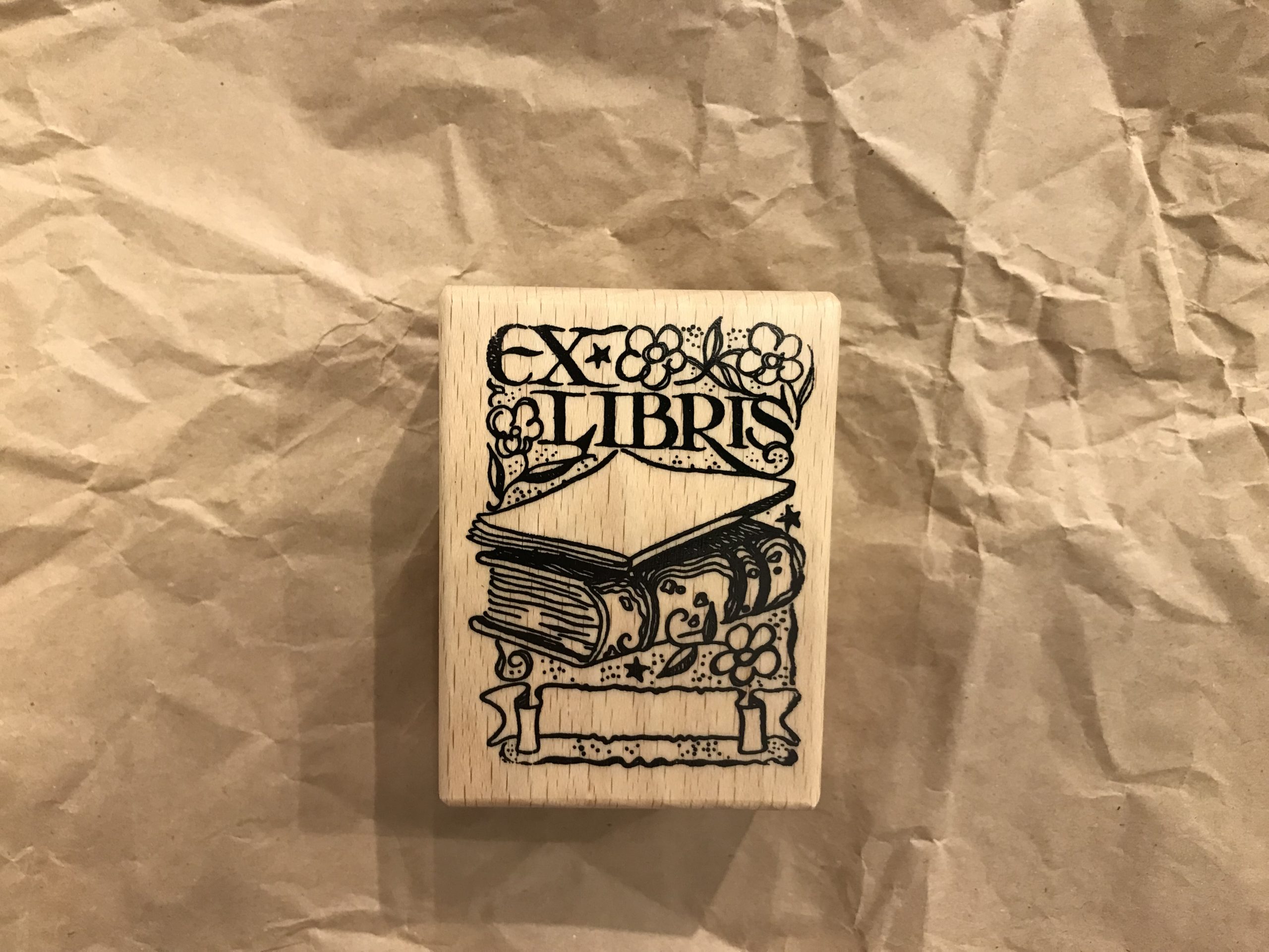 7741-stempel-heindesign-exlibris-mit-buch