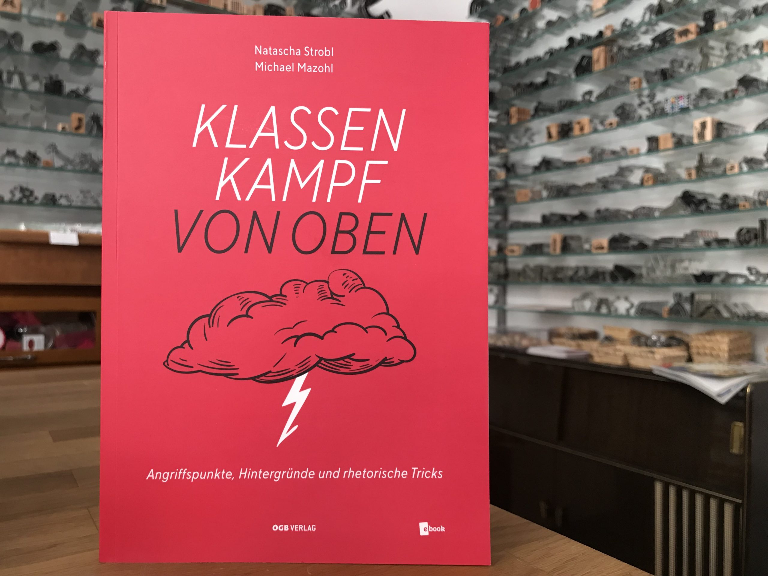 8010-buecher-klassenkampf-von-oben-von-natascha-strobl-und-michael-mazohl