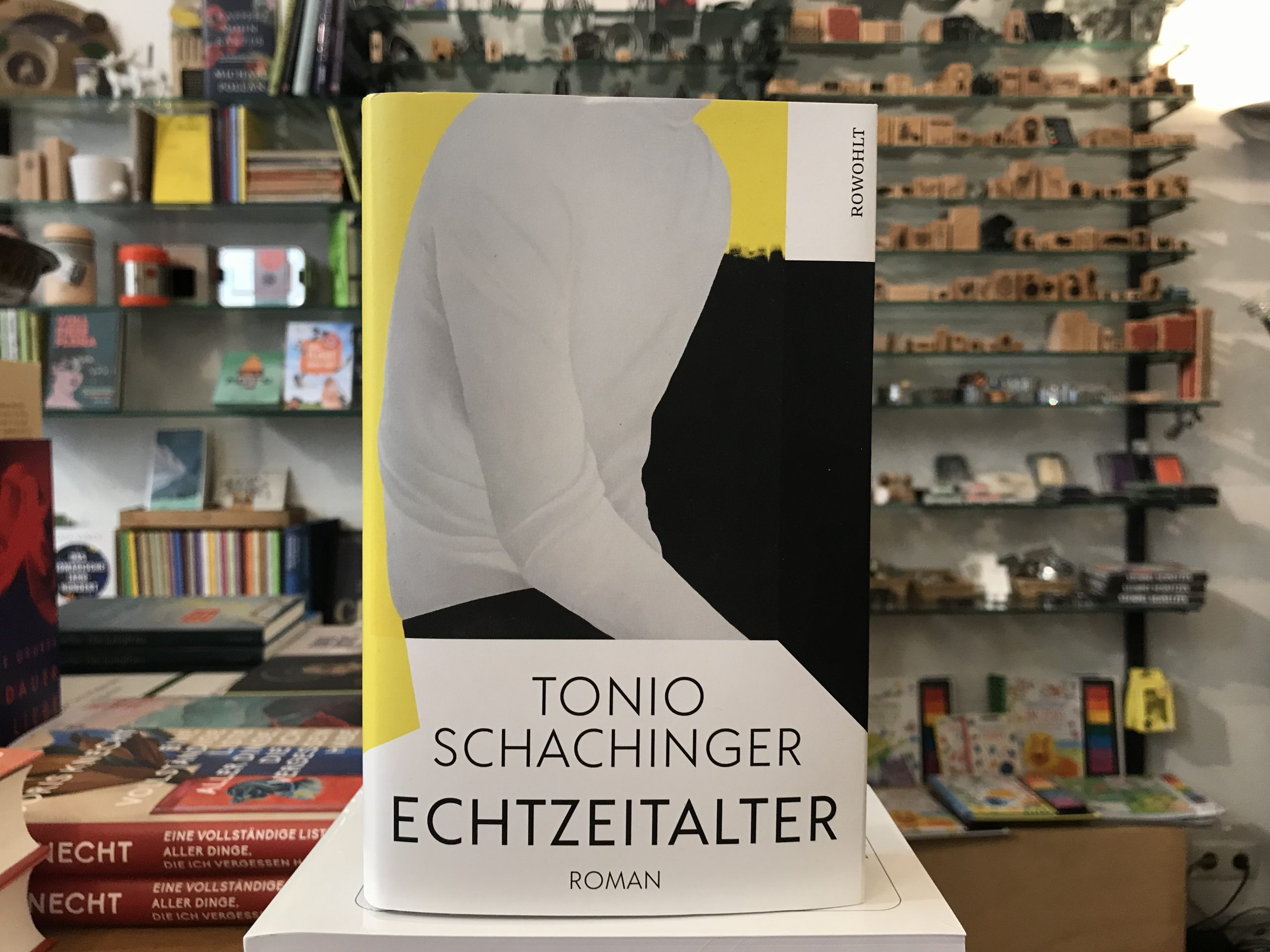 8332-buecher-echtzeitalter-von-tonio-schachinger
