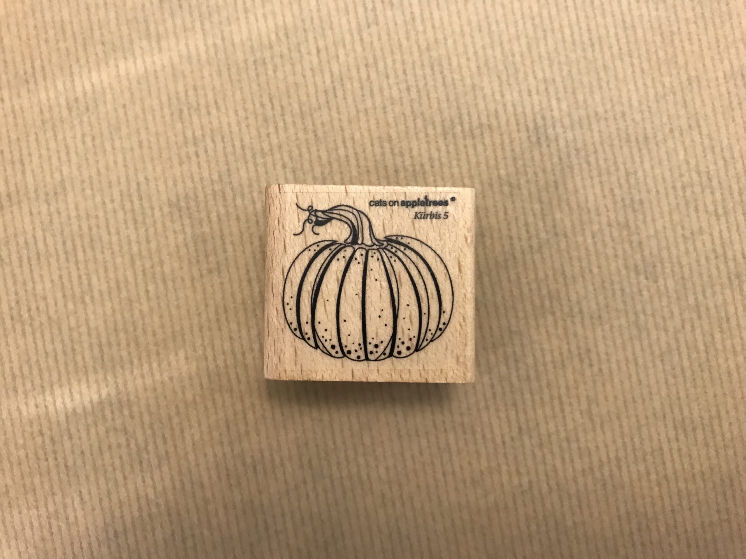 8497-stempel-cats-on-appletrees-grosser-kuerbis
