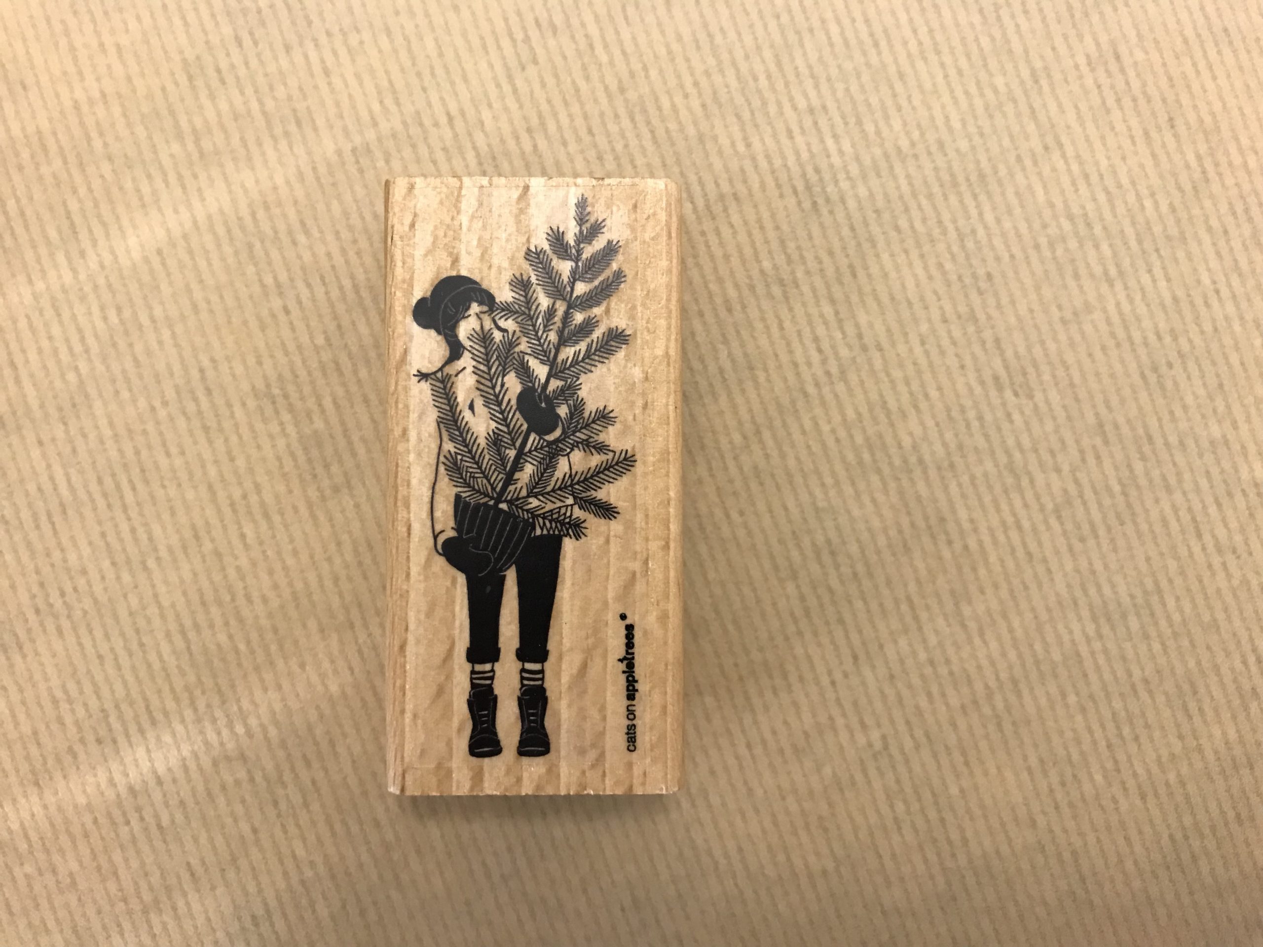 8502-stempel-cats-on-appletrees-maedchen-oder-frau-mit-tannenbaum