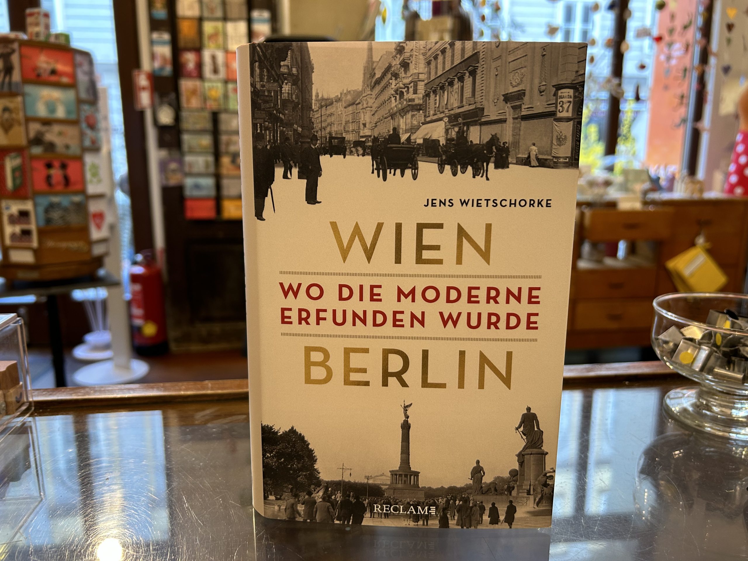 8816-buecher-wien-berlin-wo-die-moderne-erfunden-wurde-von-jens-wietschorke