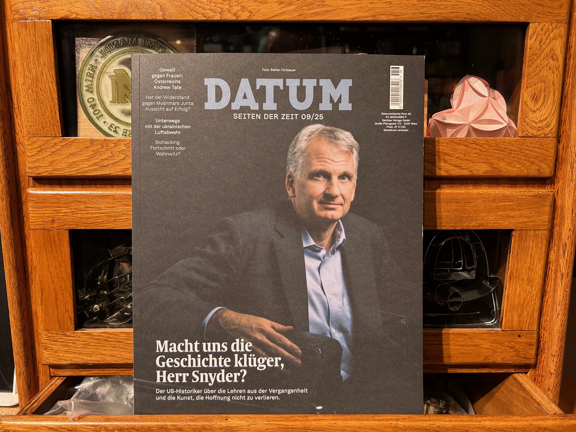 9998-zeitschriften-datum-9-2025-macht-uns-die-geschichte-klueger-herr-snyder