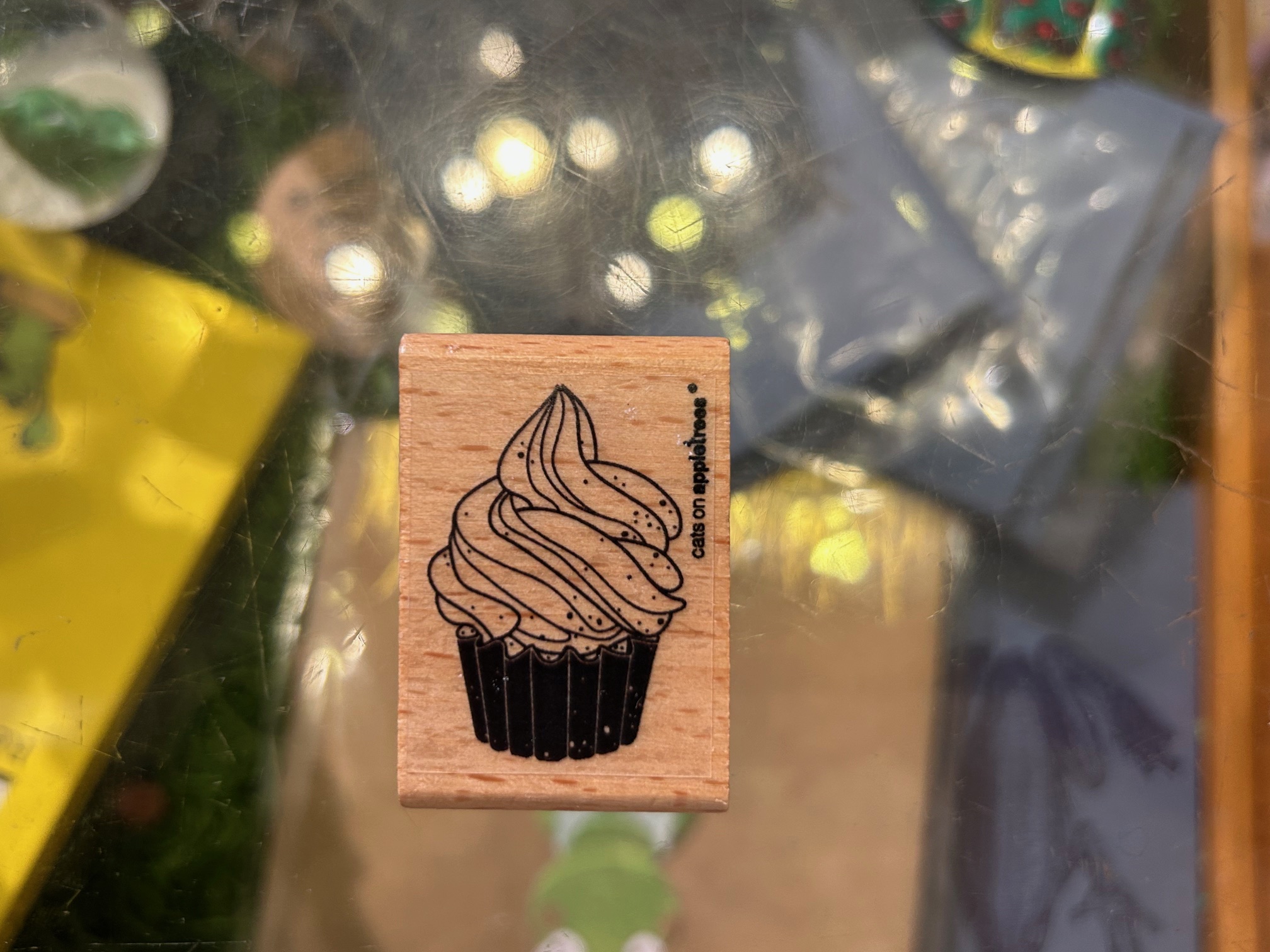 10325-stempel-cats-on-appletrees-cupcake