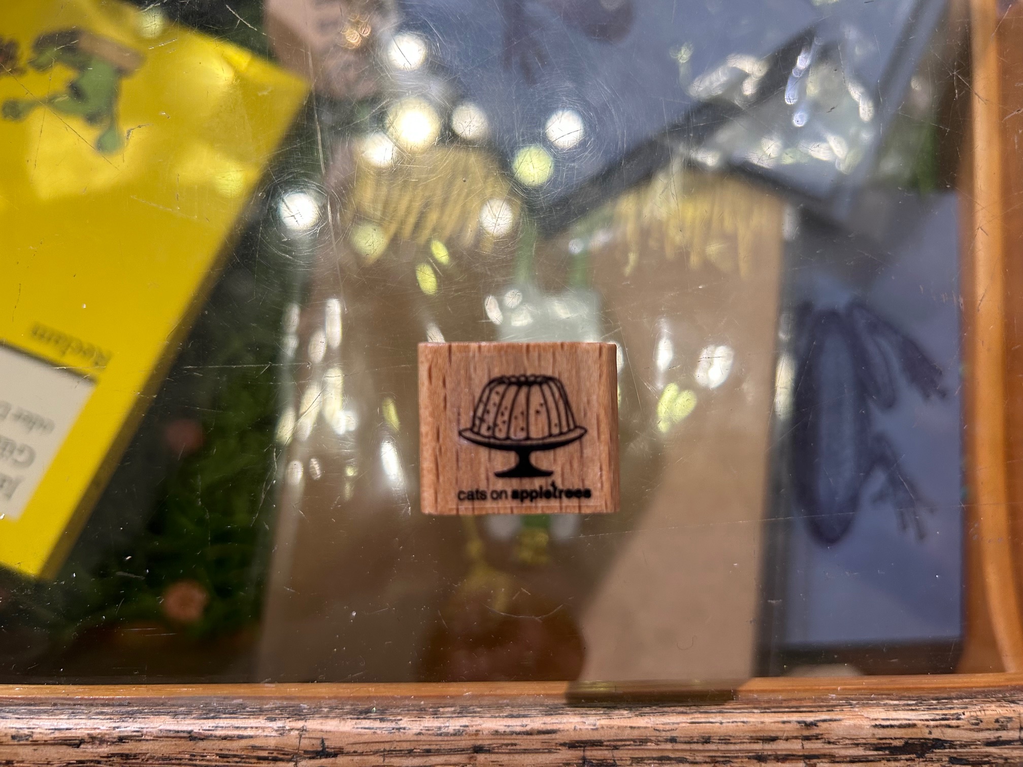 10337-stempel-cats-on-appletrees-guglhupf-auf-kuchenstaender