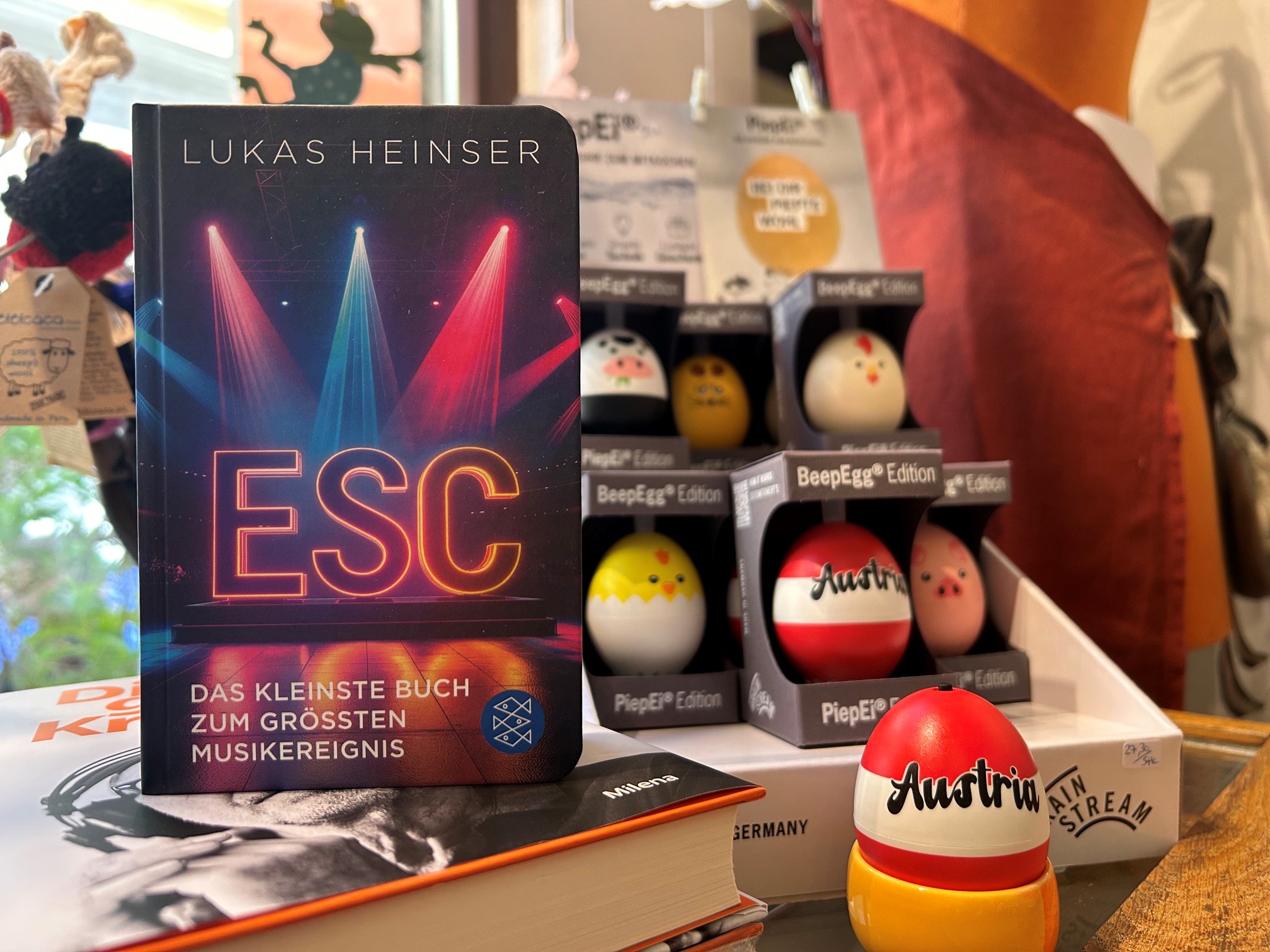 10541-buecher-esc-das-kleinste-buch-zum-groessten-musikereignis-von-lukas-heinser