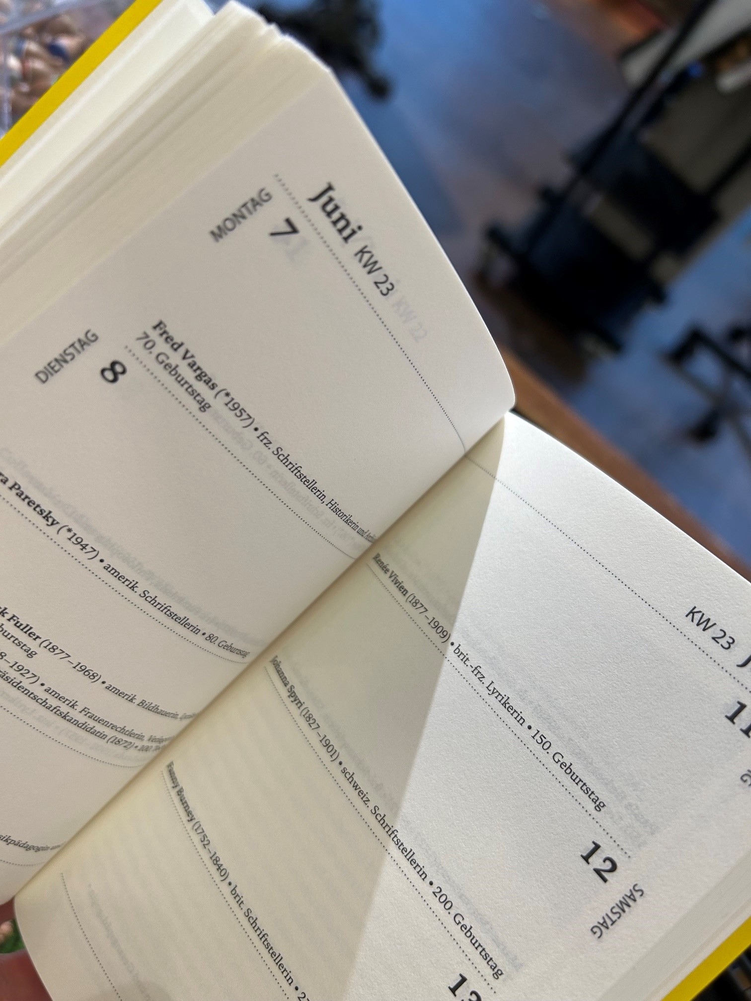 10907-kalender-reclam-beruehmte-frauen-taschenkalender-2027-wochenansicht