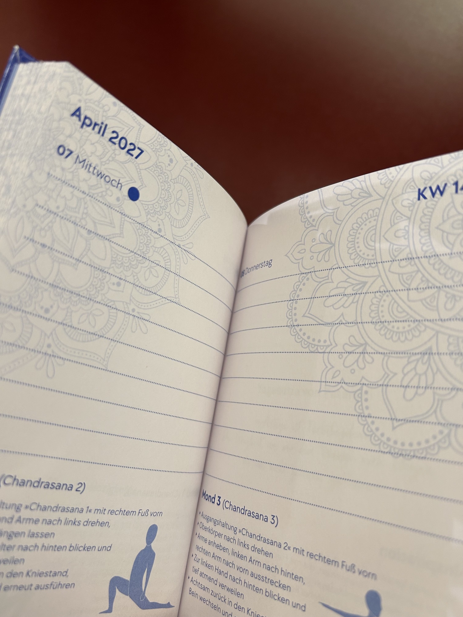 10908-kalender-yoga-kalender-2027-taschenkalender-tagesansicht